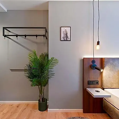 Hotel Jungle No5 Boutique - City-center 4*