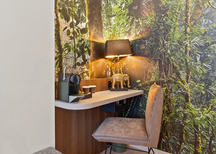Jungle No5 Boutique - City-center Hotell 4*